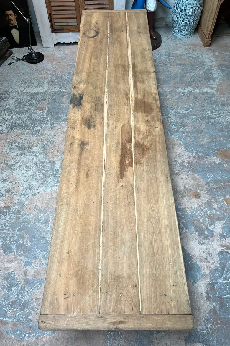 Grande table d’estaminet en chêne pieds fuseaux