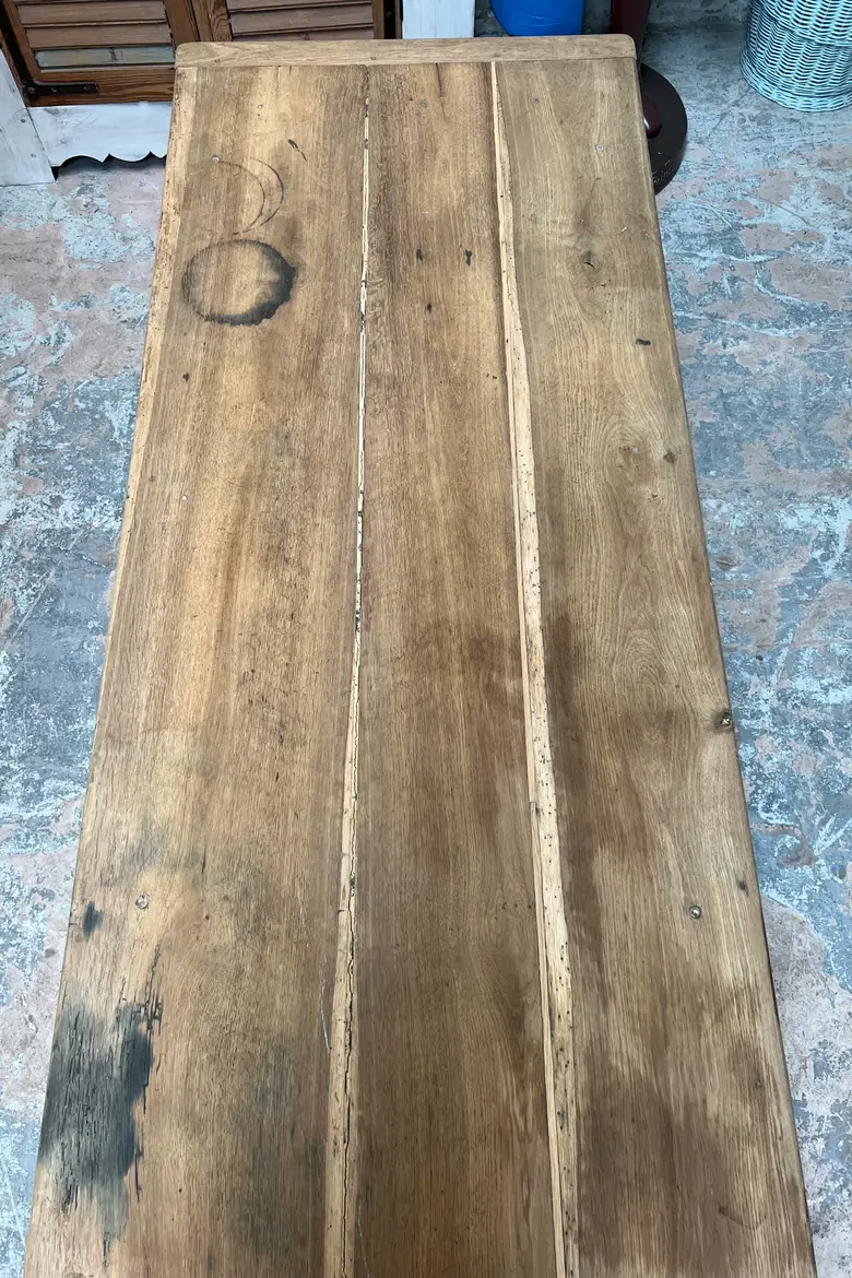 Grande table d’estaminet en chêne pieds fuseaux