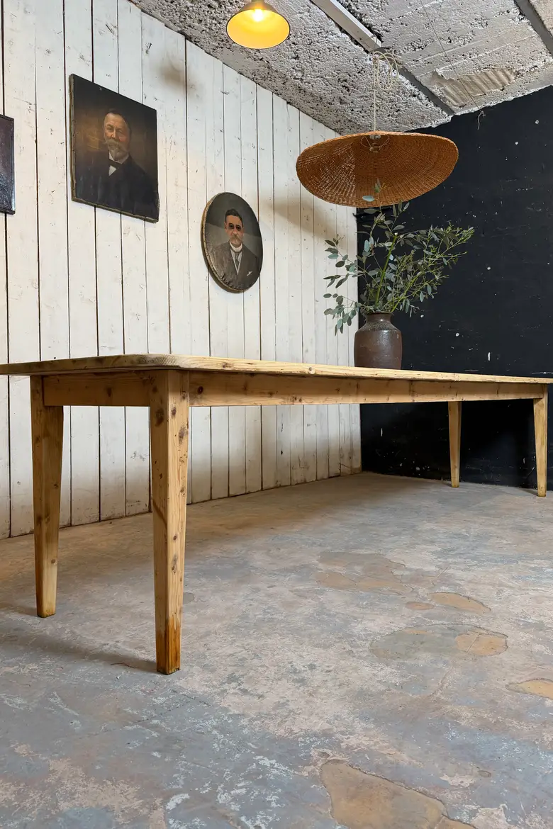 Grande table d’estaminet en sapin