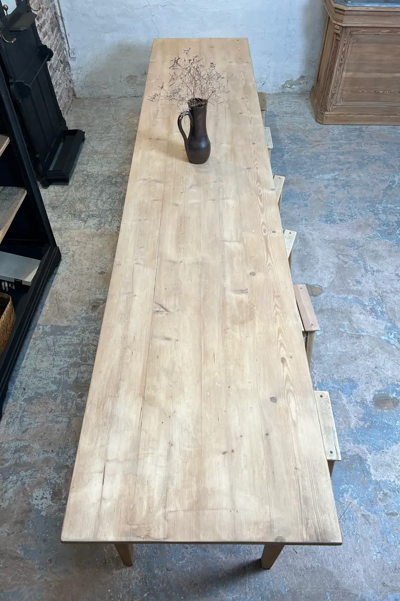Grande table d’estaminet en sapin