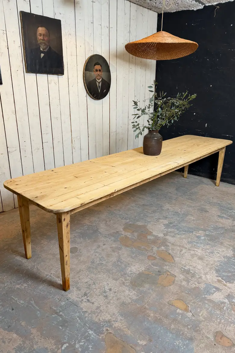 Grande table d’estaminet en sapin
