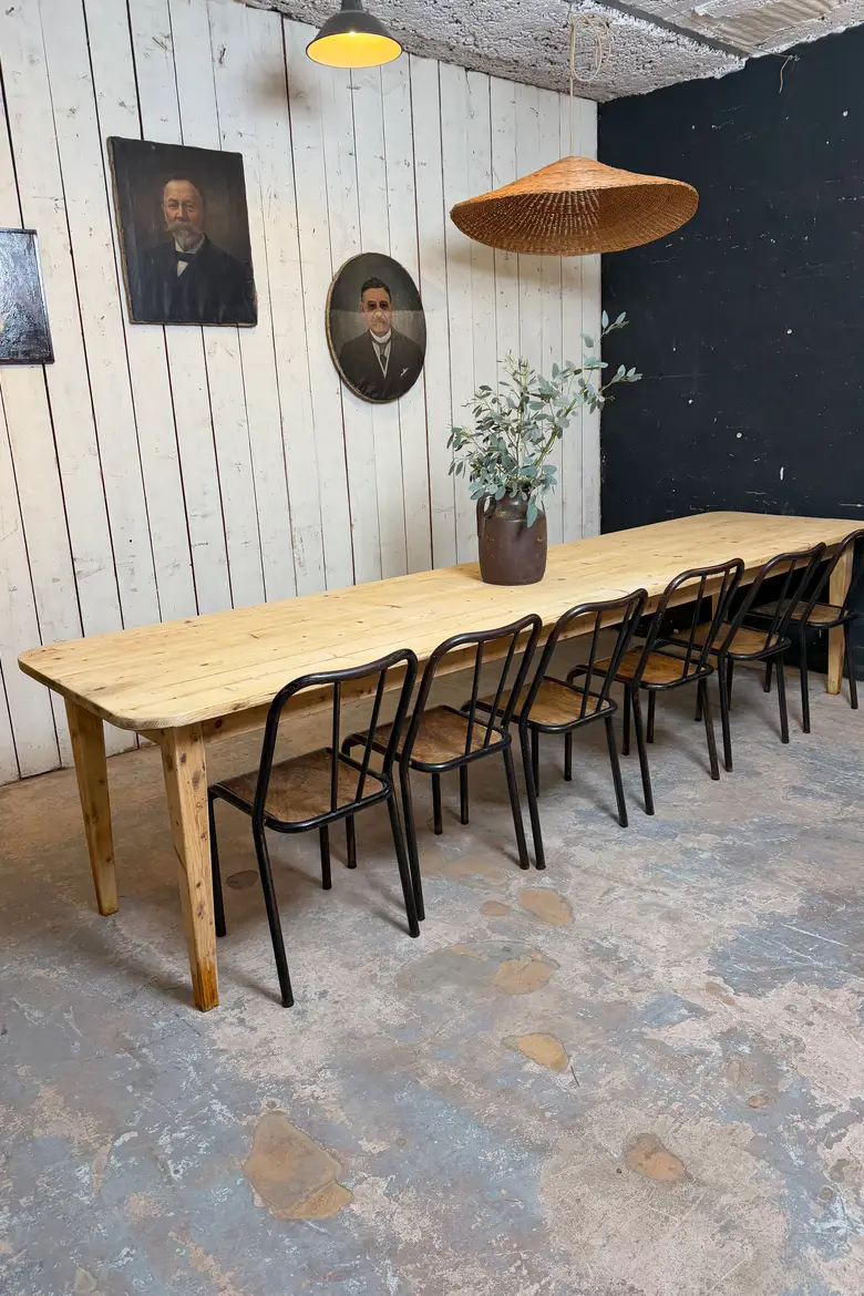 Grande table d’estaminet en sapin