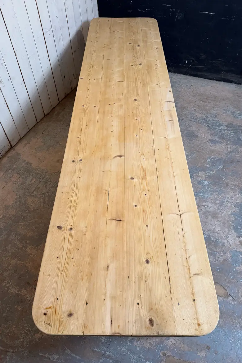 Grande table d’estaminet en sapin
