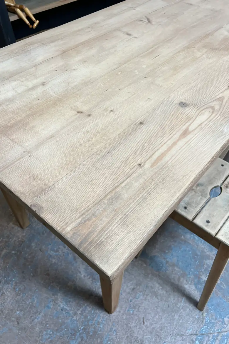 Grande table d’estaminet en sapin