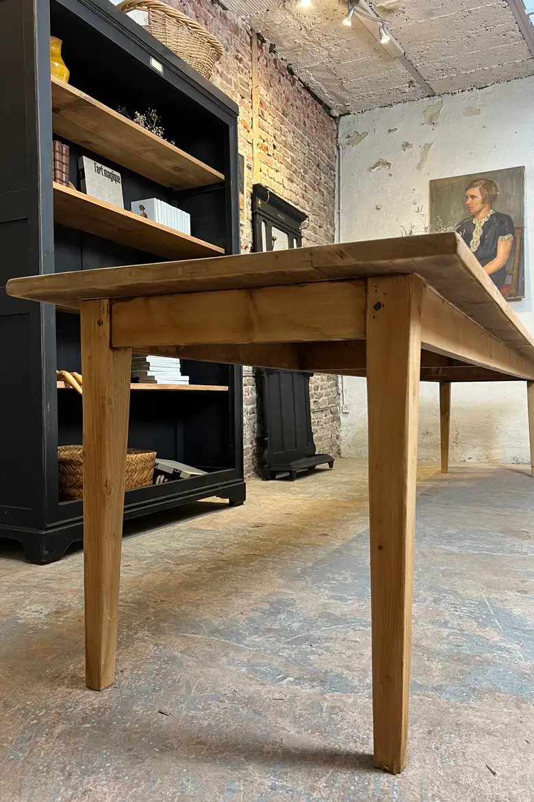 Grande table d’estaminet en sapin
