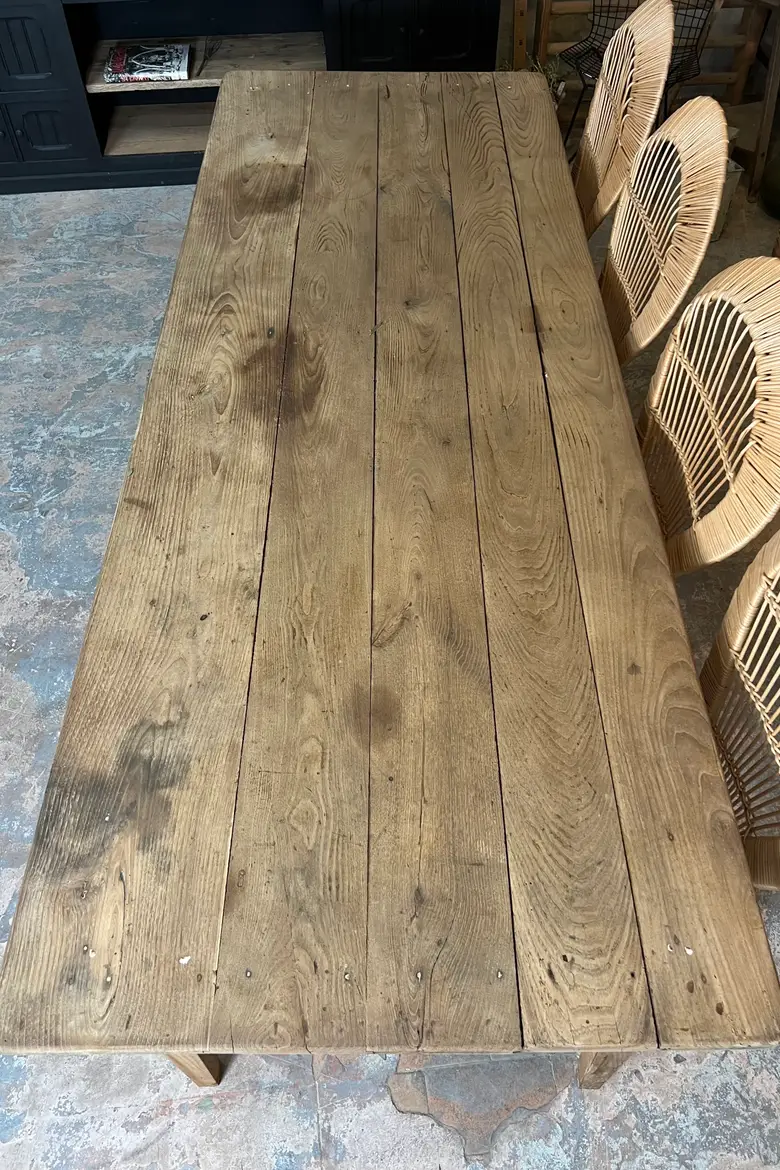 Grande table en châtaignier