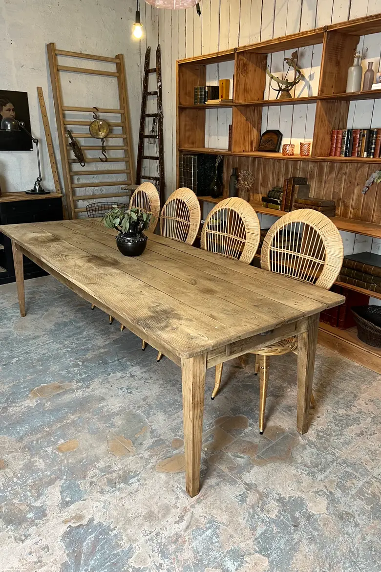 Grande table en châtaignier
