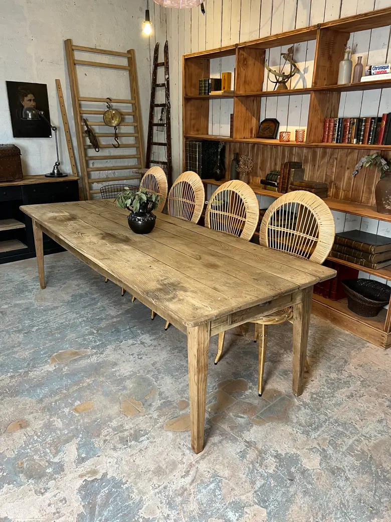 Grande table en châtaignier