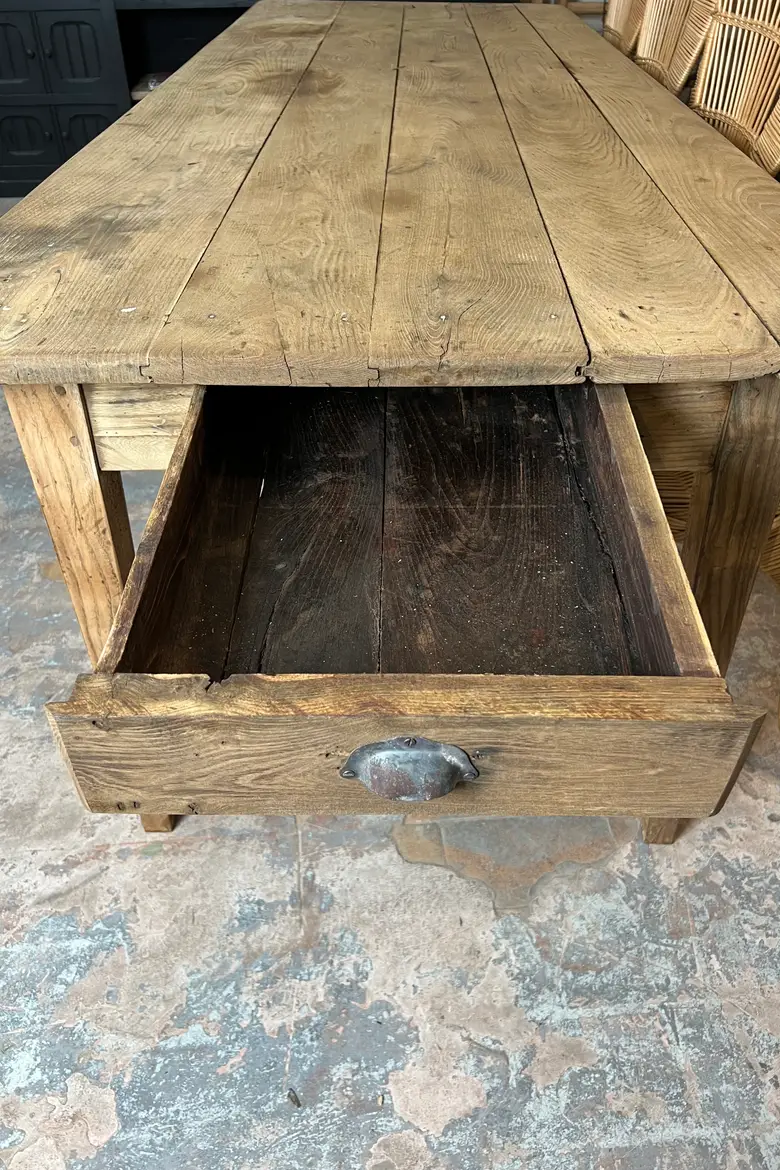 Grande table en châtaignier