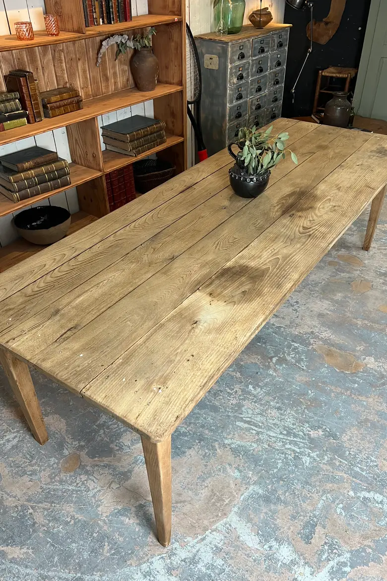 Grande table en châtaignier