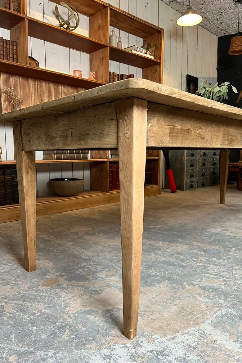 Grande table en châtaignier
