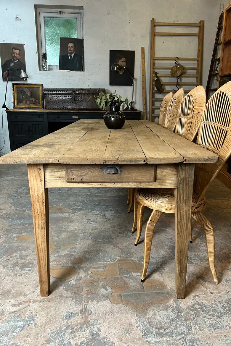 Grande table en châtaignier