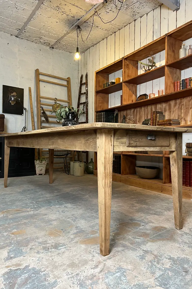 Grande table en châtaignier