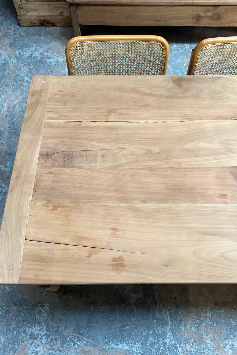 Grande table en merisier
