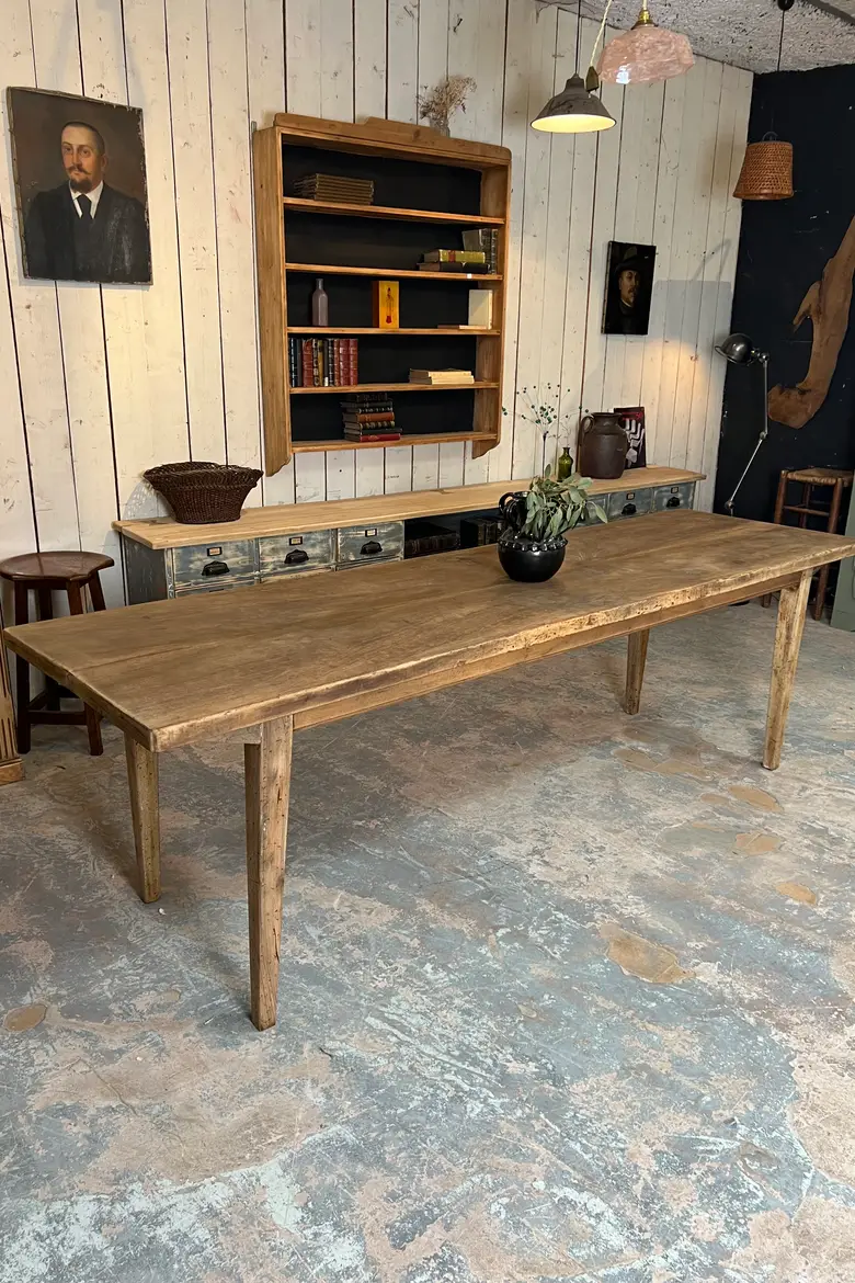 Grande table en noyer 19ème