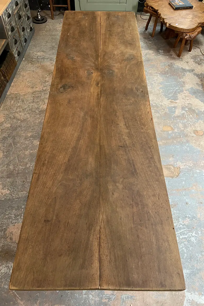 Grande table en noyer 19ème