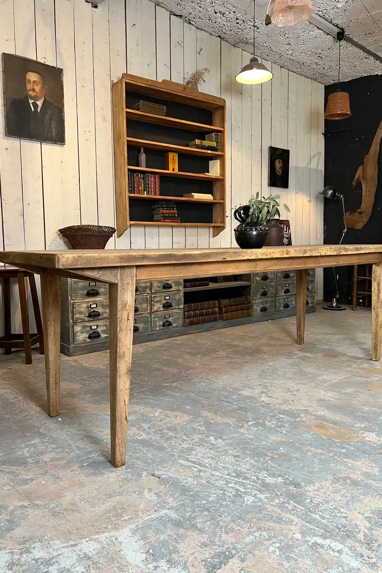 Grande table en noyer 19ème