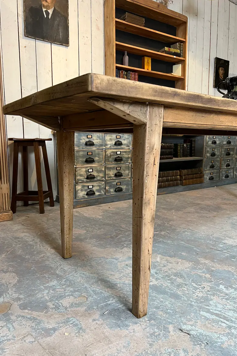 Grande table en noyer 19ème