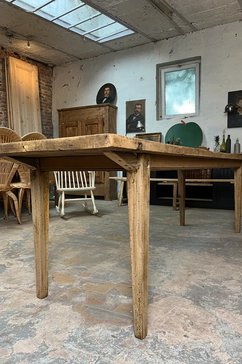 Grande table en noyer 19ème