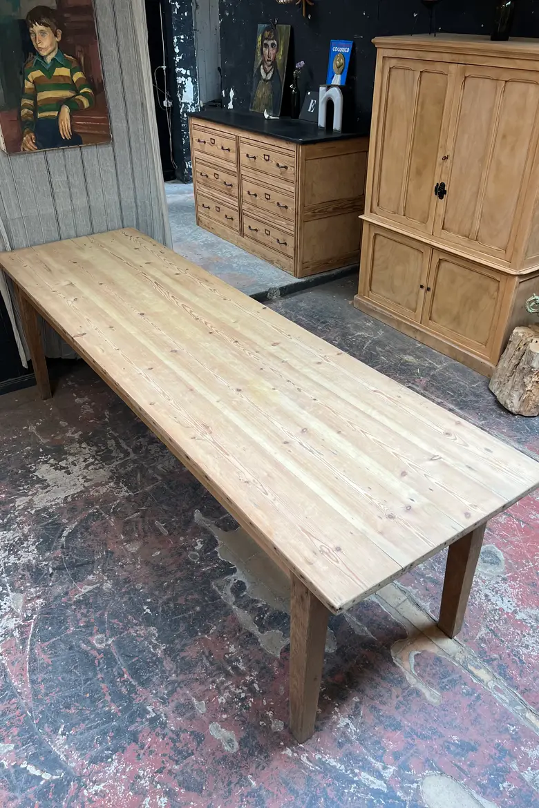 Grande table en sapin 1960