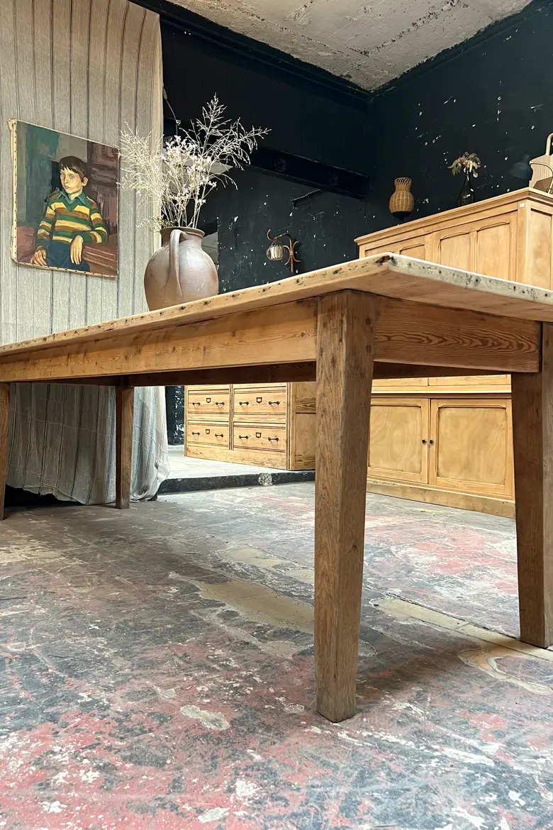 Grande table en sapin 1960