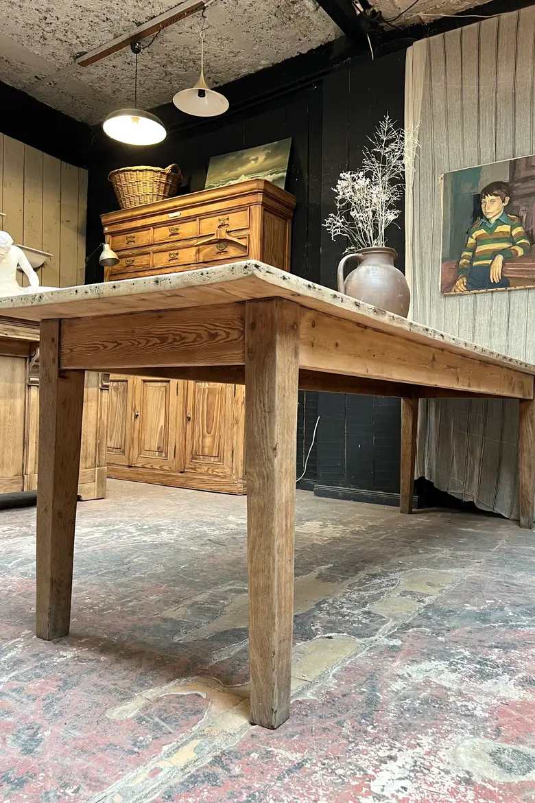 Grande table en sapin 1960