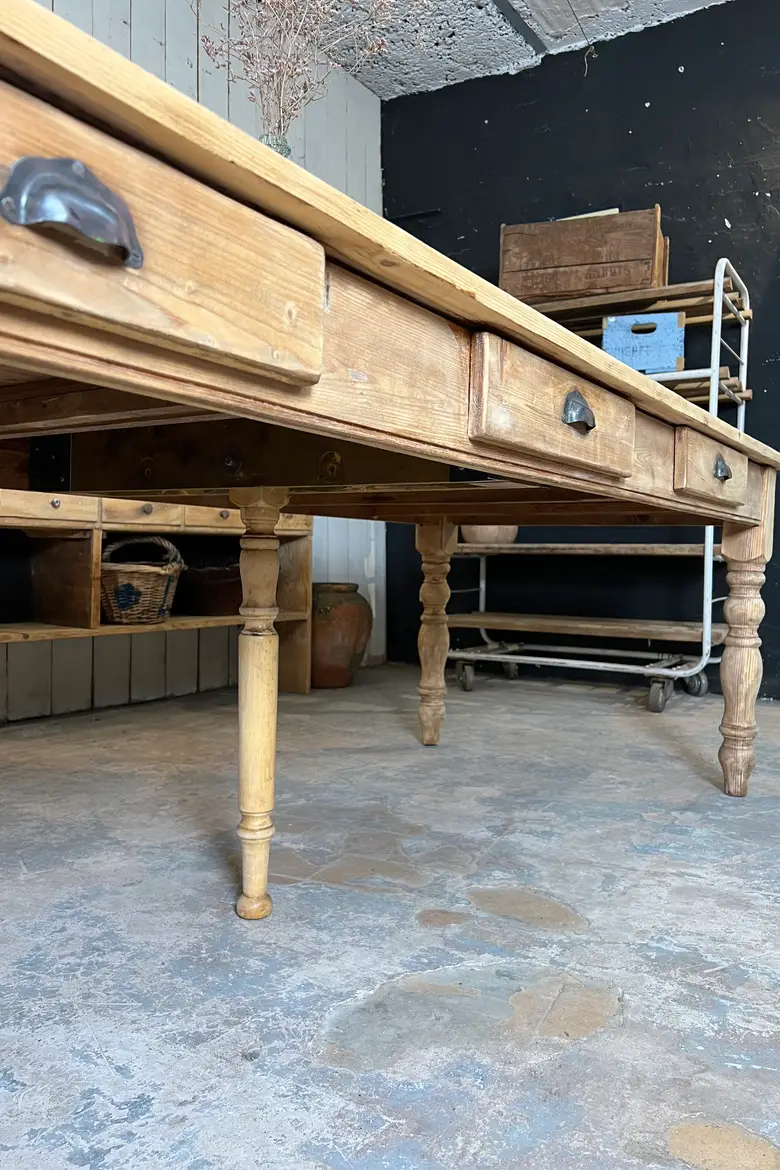 Grande table en sapin