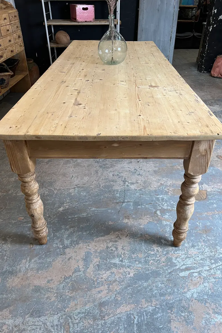 Grande table en sapin