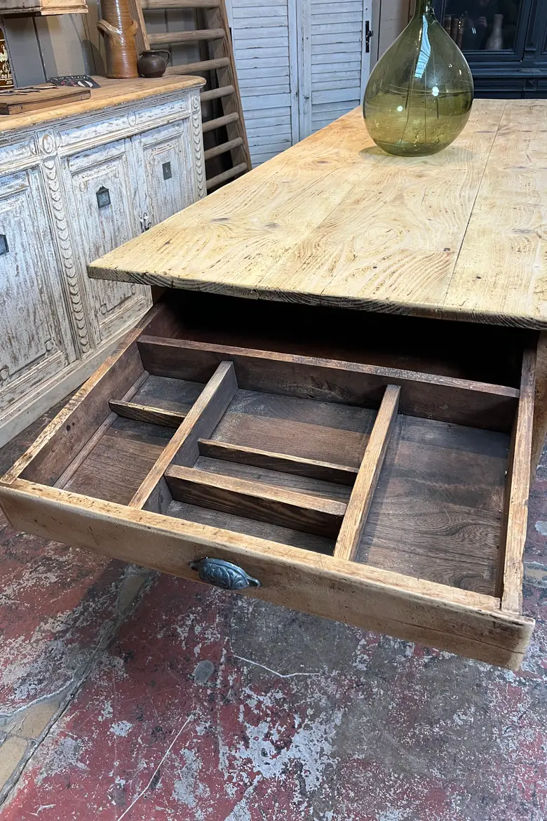 Grande table en sapin