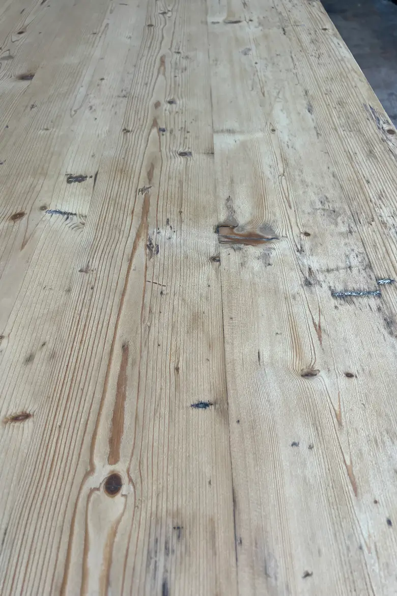 Grande table en sapin