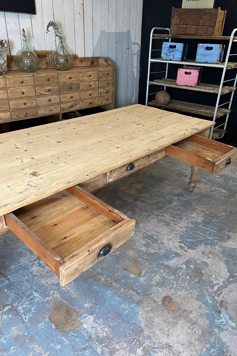 Grande table en sapin