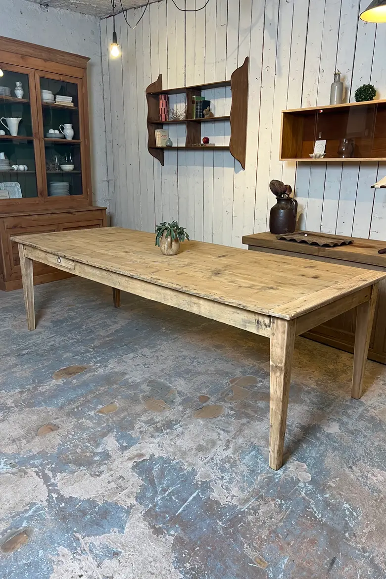 Grande table en sapin