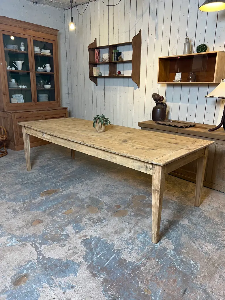 Grande table en sapin