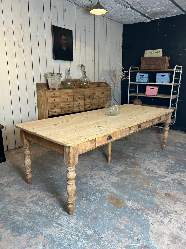 Grande table en sapin