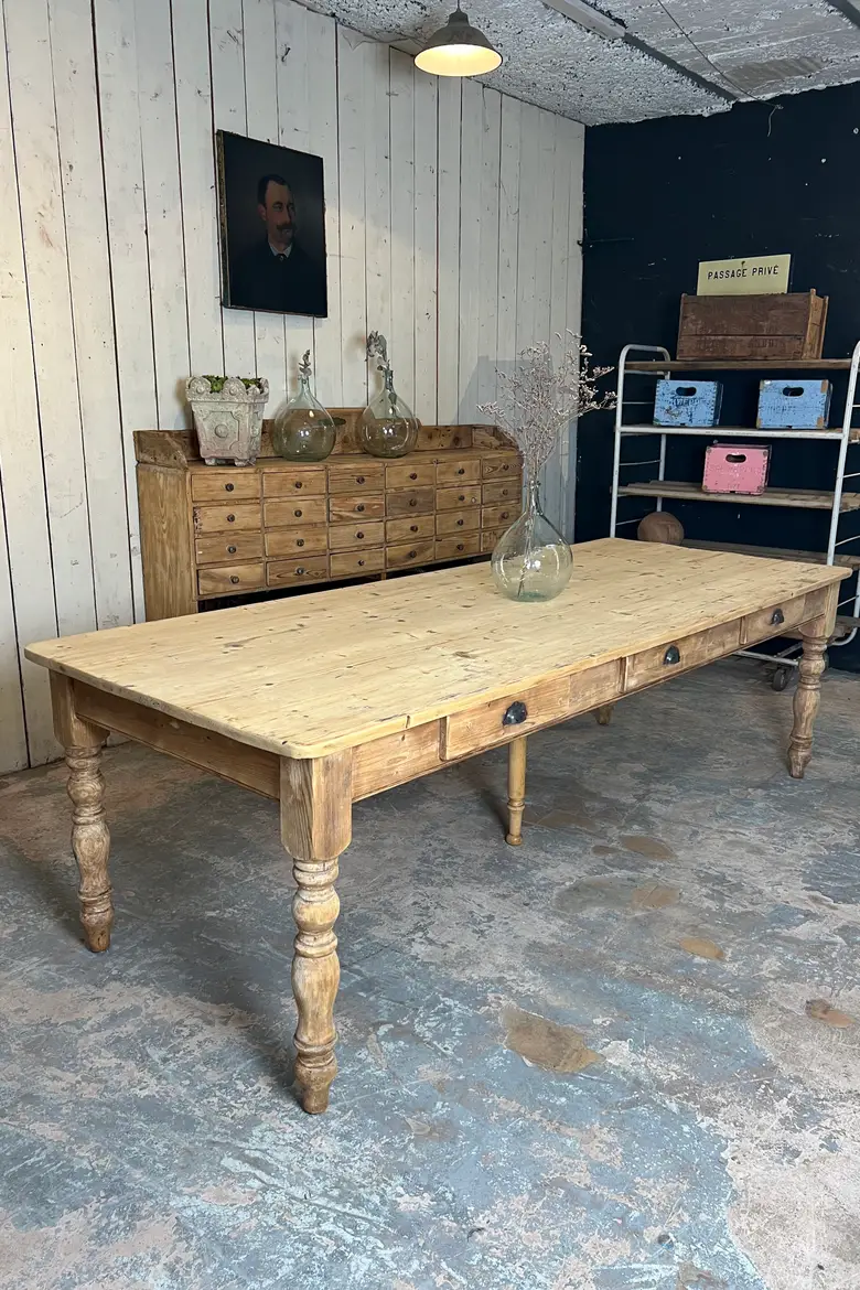 Grande table en sapin