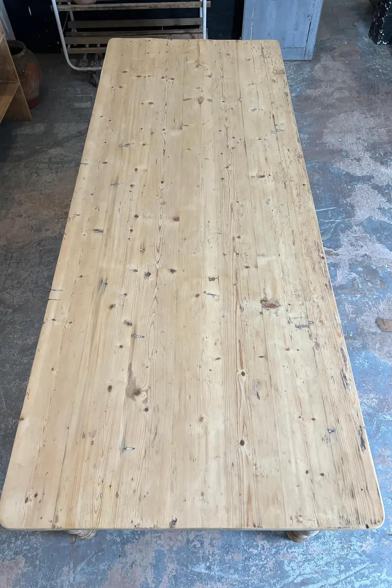Grande table en sapin