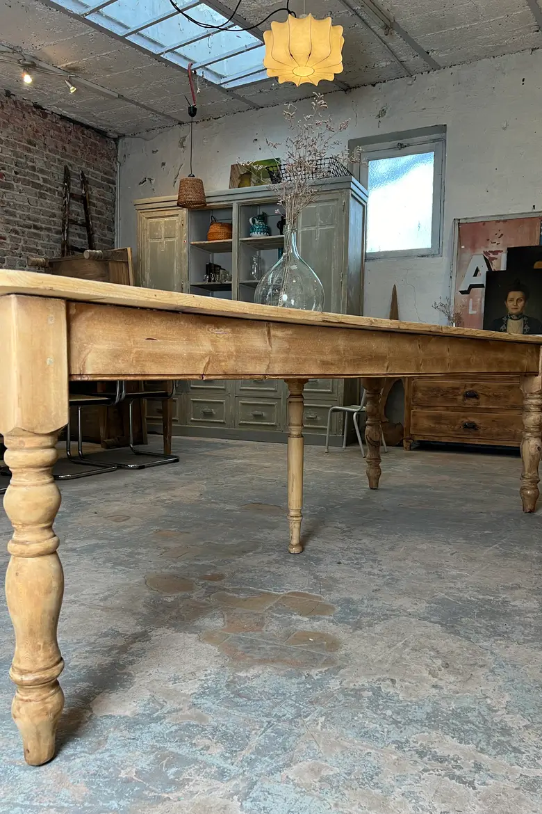 Grande table en sapin