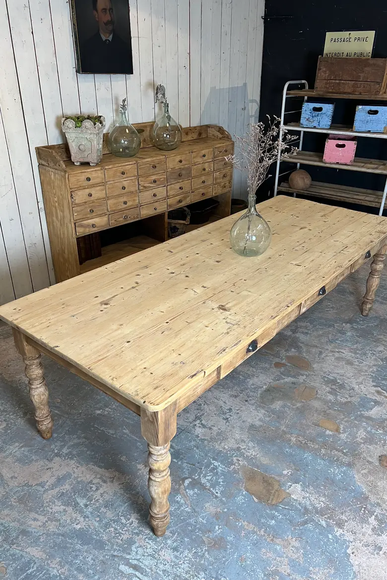 Grande table en sapin