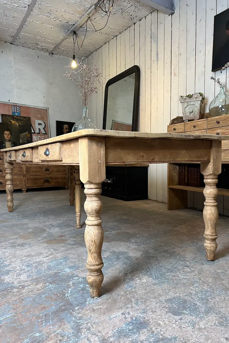 Grande table en sapin
