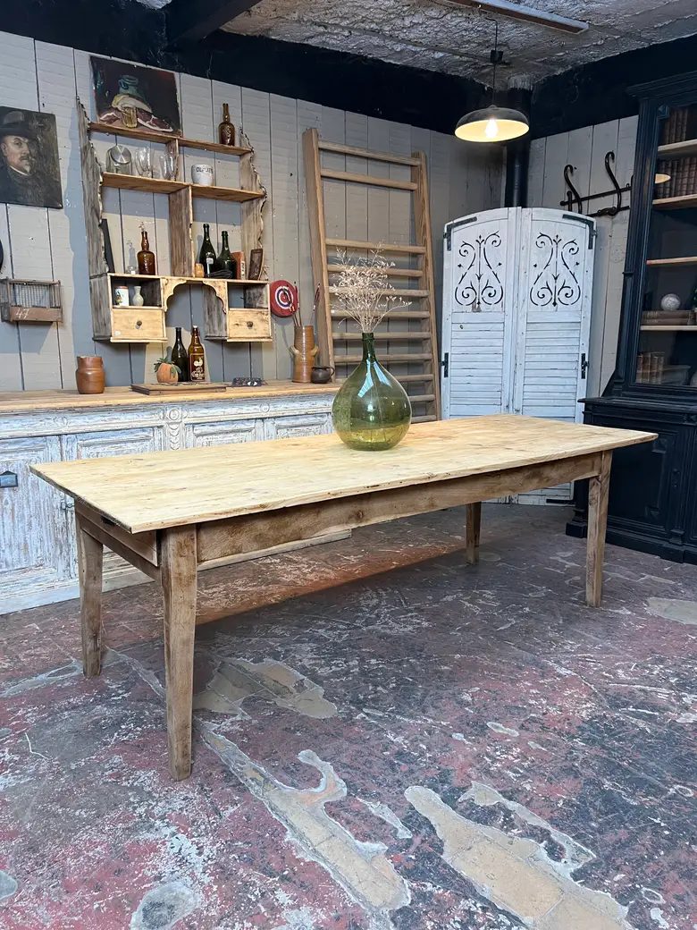 Grande table en sapin