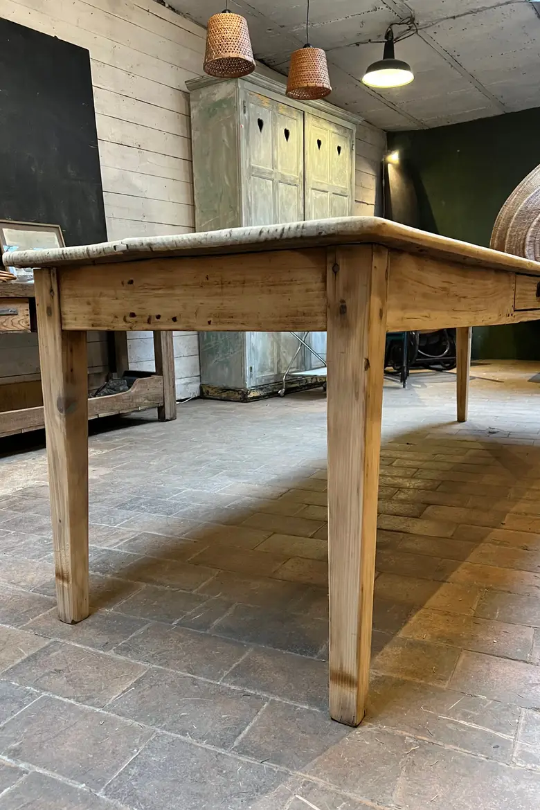 Grande table en sapin Début XXème