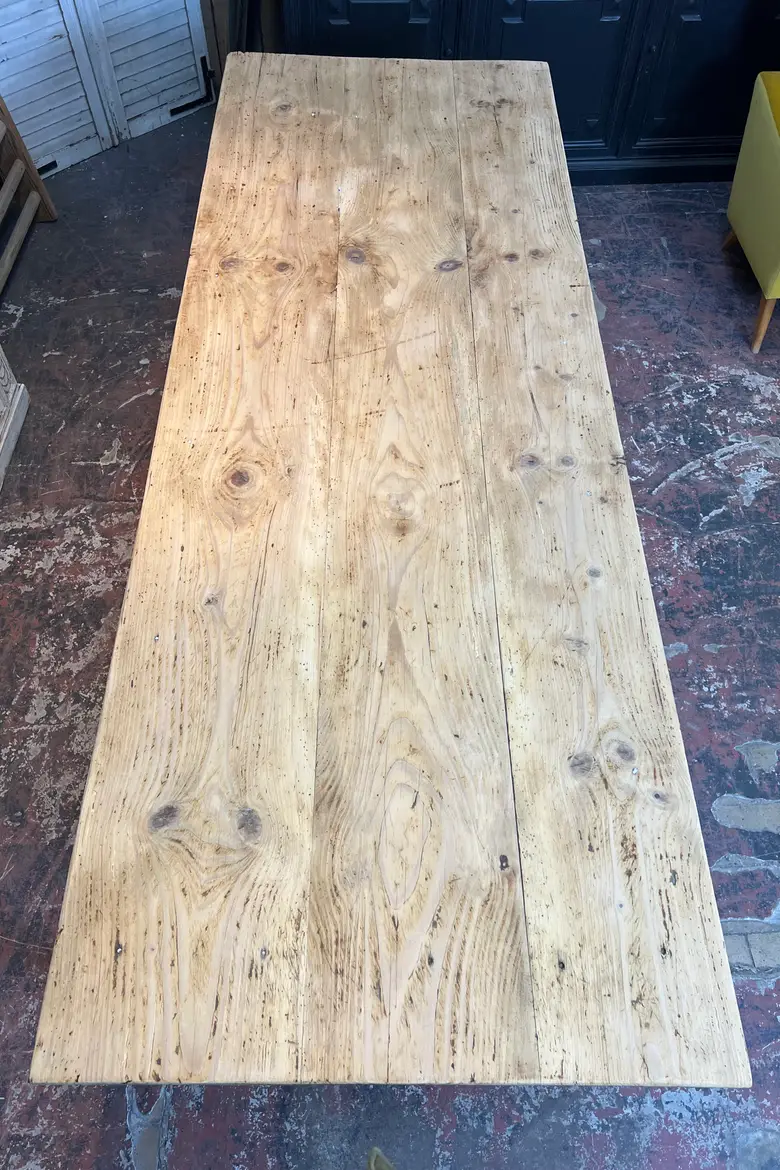 Grande table en sapin