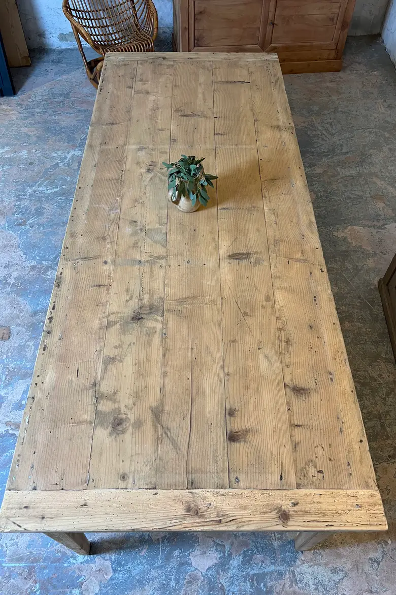 Grande table en sapin
