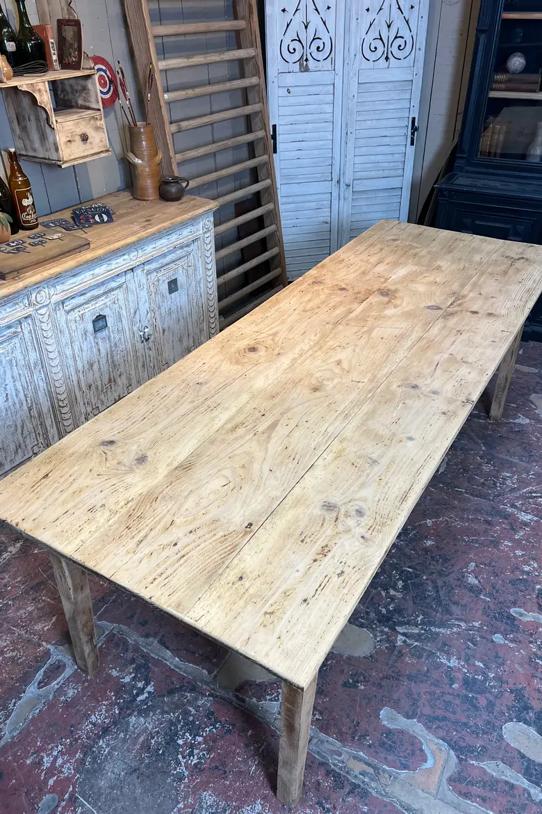 Grande table en sapin