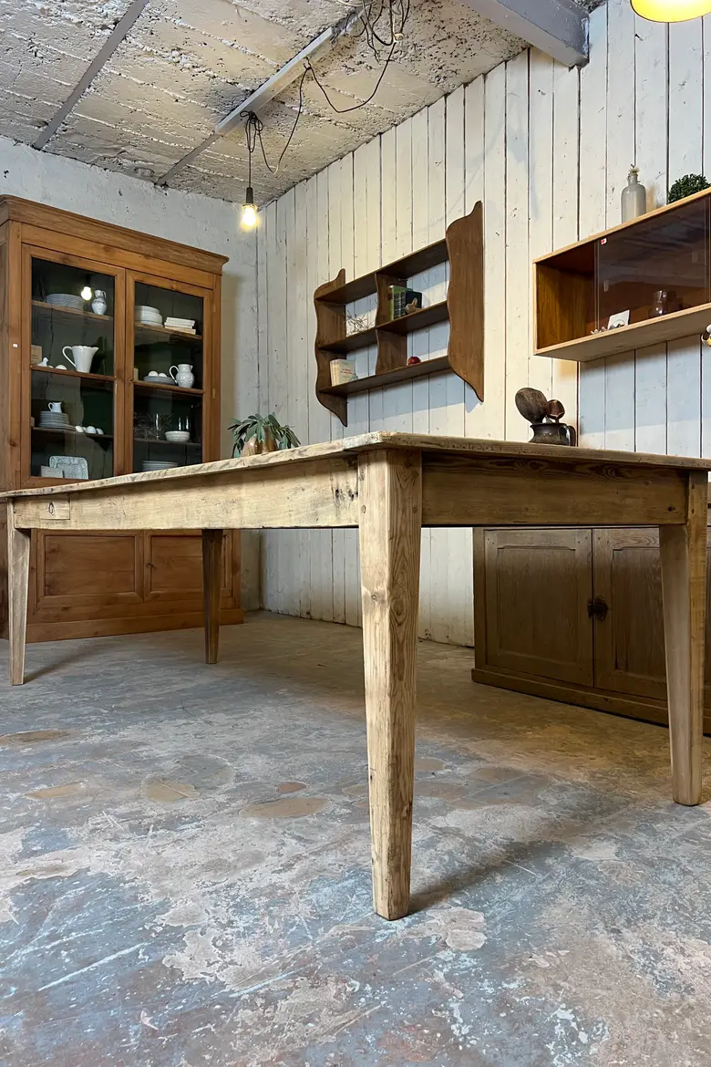 Grande table en sapin
