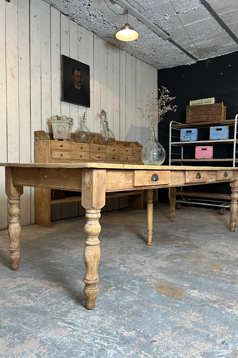 Grande table en sapin