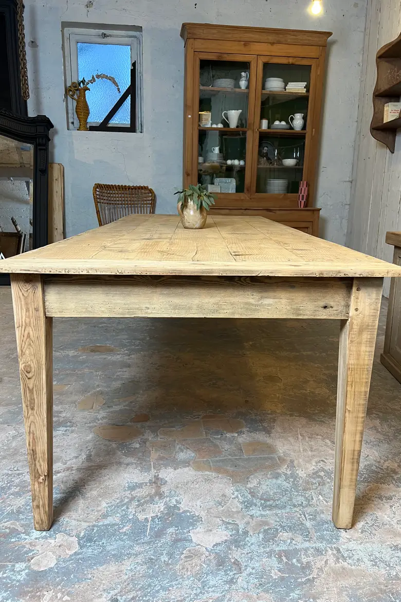 Grande table en sapin