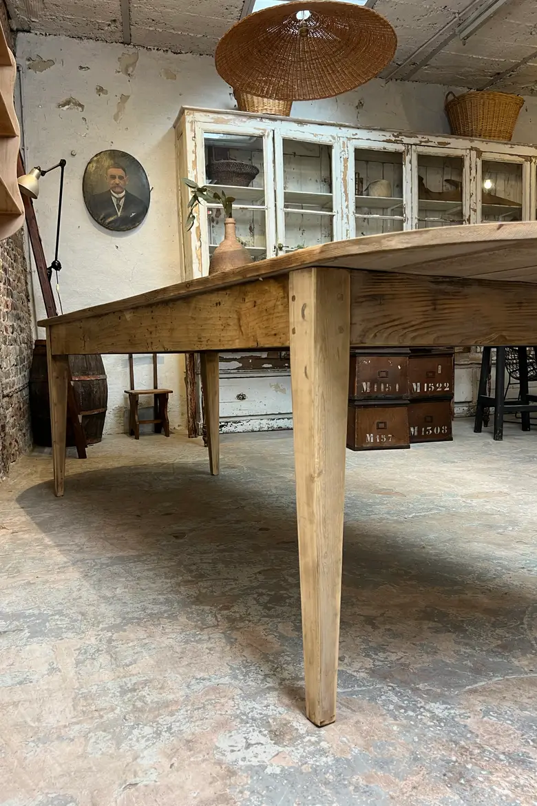 Grande table ovale en sapin – Début XXe