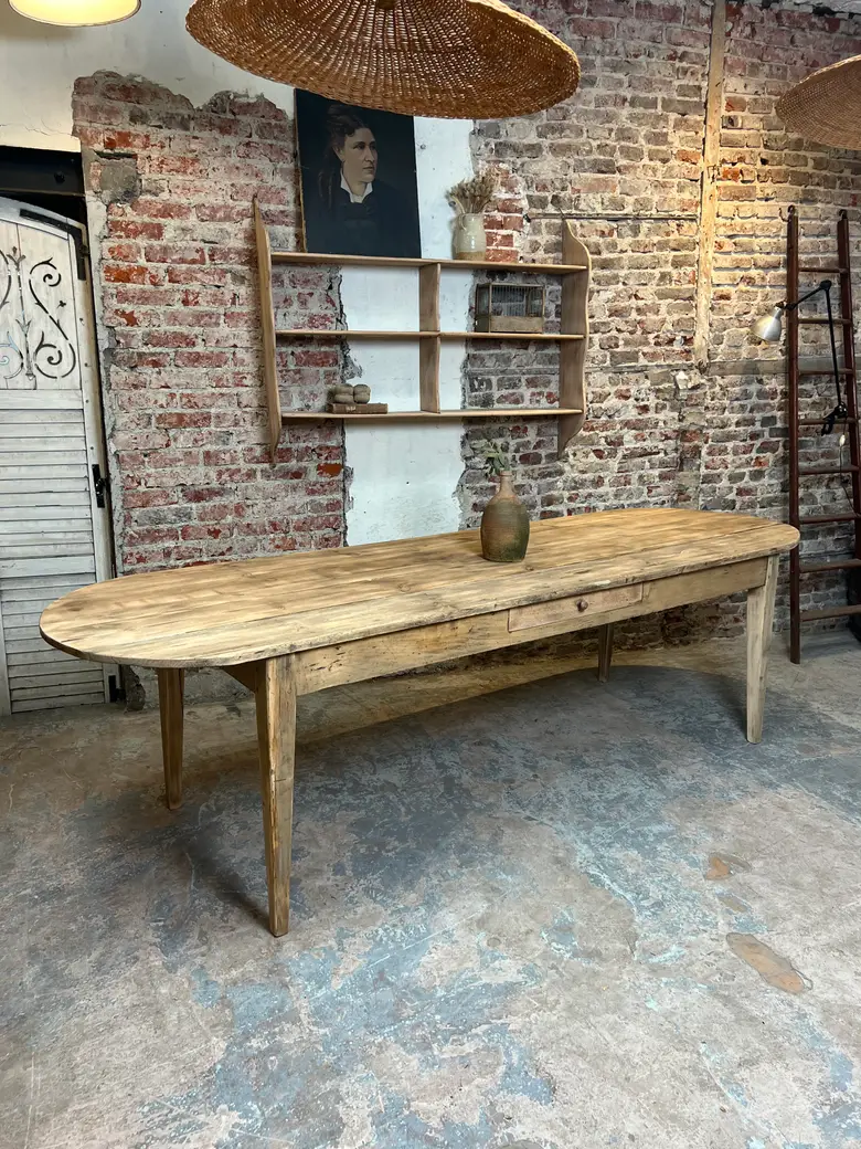 Grande table ovale en sapin – Début XXe