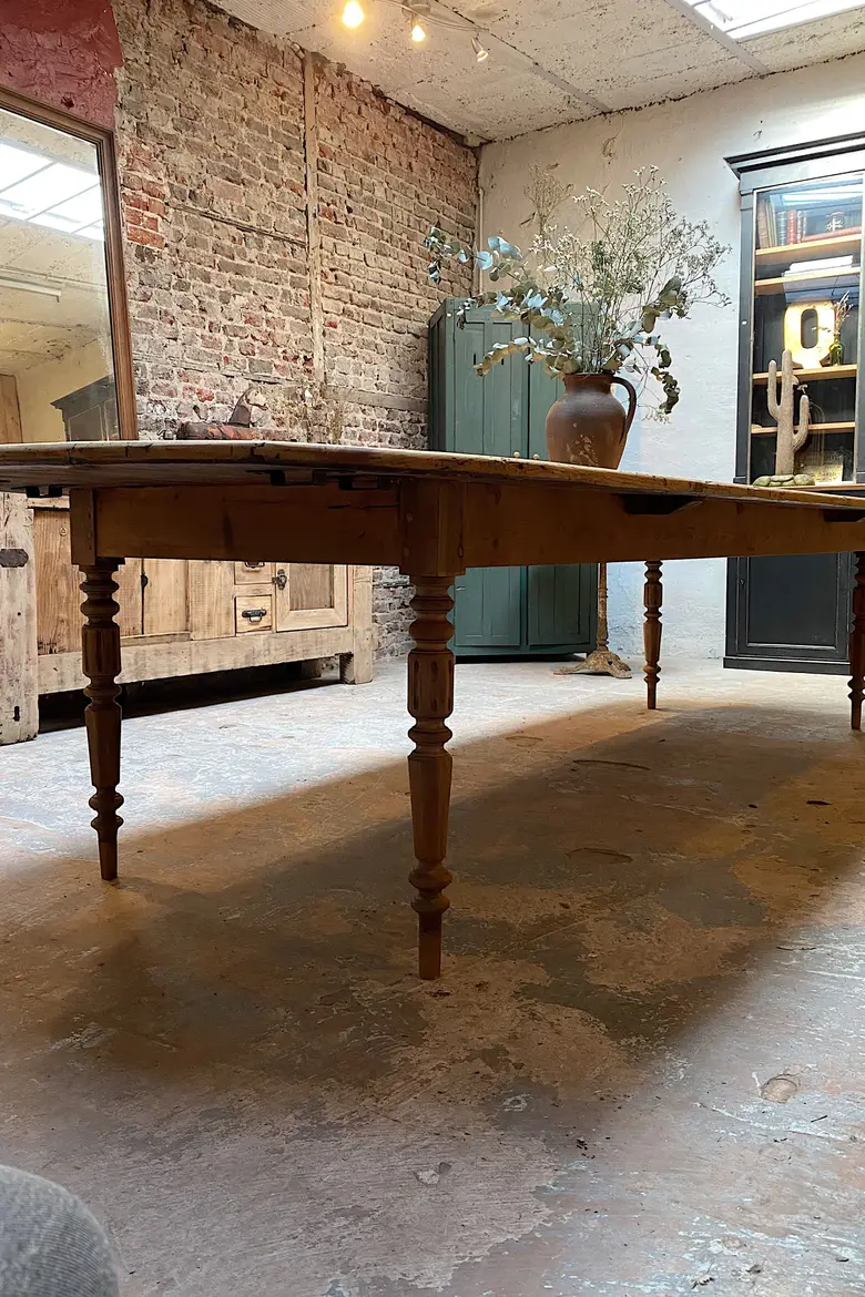 Grande table ovale en sapin Début XXème